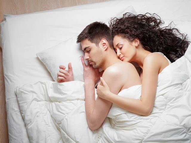 Ve srovnání s muži spí ženy mnohem hůře